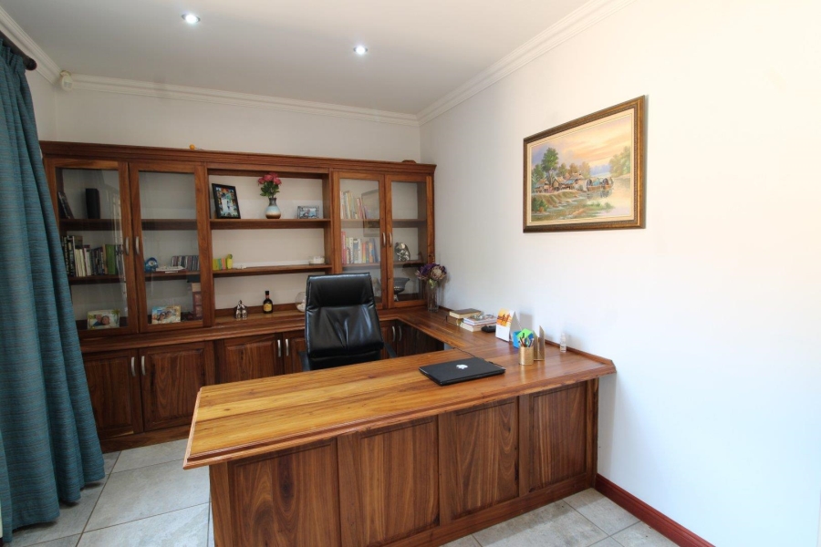 11 Bedroom Property for Sale in Van Der Hoff Park North West